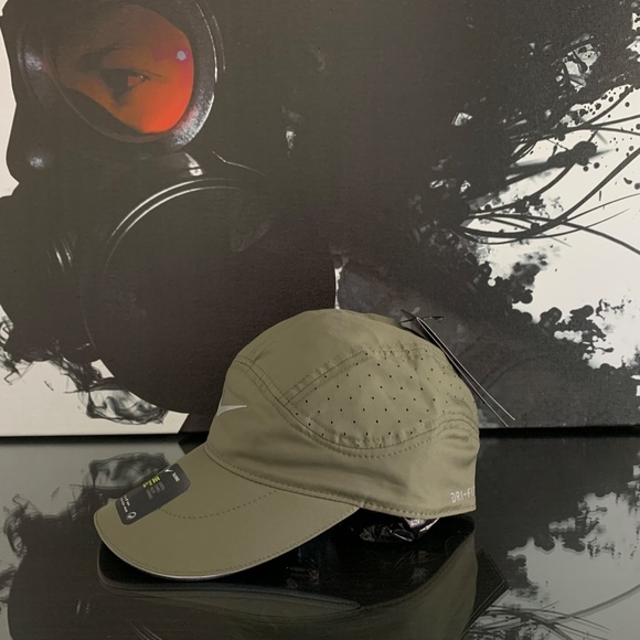 WOMENS NIKE AEROBILL TAILWIND RUNNING HAT - Picture 4 of 5